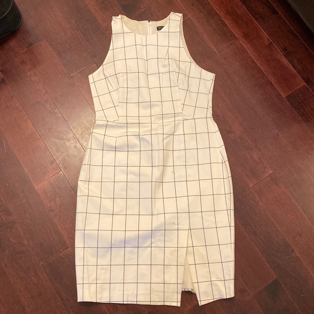 Banana republic cream and navy window pane dress. Size 14. New without tags
